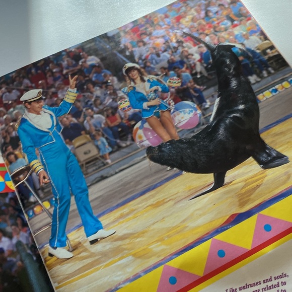 Ringling brothers Barnum, and Bailey Circus souvenir program - Picture 7 of 12